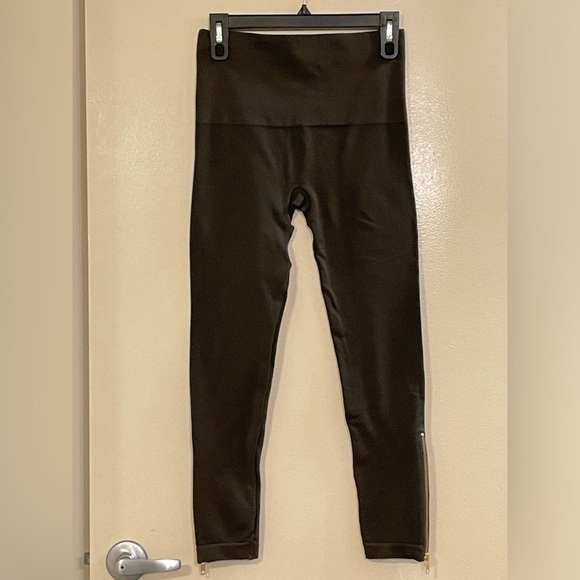 SPANX NWOT Look At Me Seamless Side Zip Leggings in Deep Olive - Picture 4 of 6